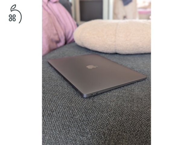 MacBook Air M1 Space Gray minden tartozék