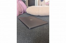 MacBook Air M1 Space Gray minden tartozék
