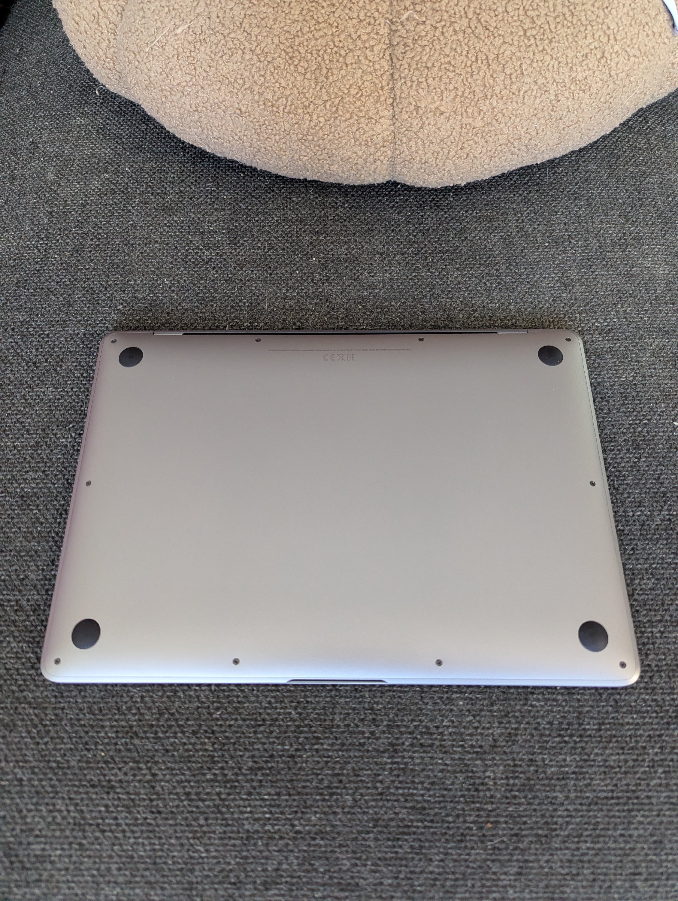 MacBook Air M1 Space Gray minden tartozék