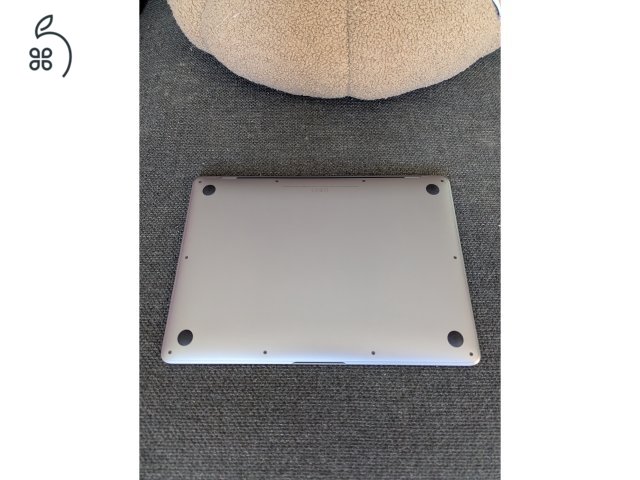 MacBook Air M1 Space Gray minden tartozék