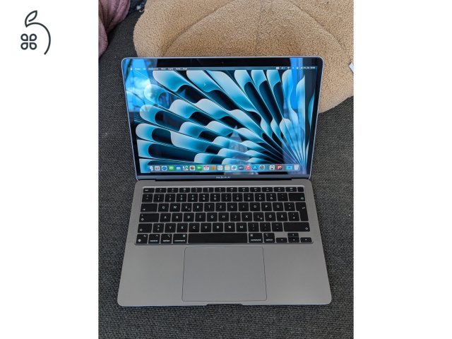 MacBook Air M1 Space Gray minden tartozék