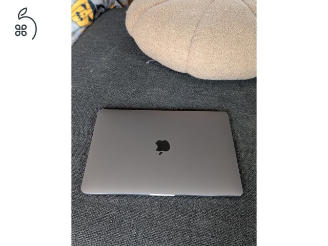 MacBook Pro M1 megkímélt állapot