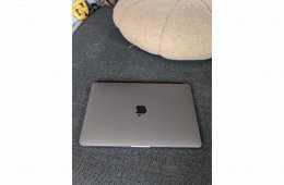 MacBook Pro M1 megkímélt állapot