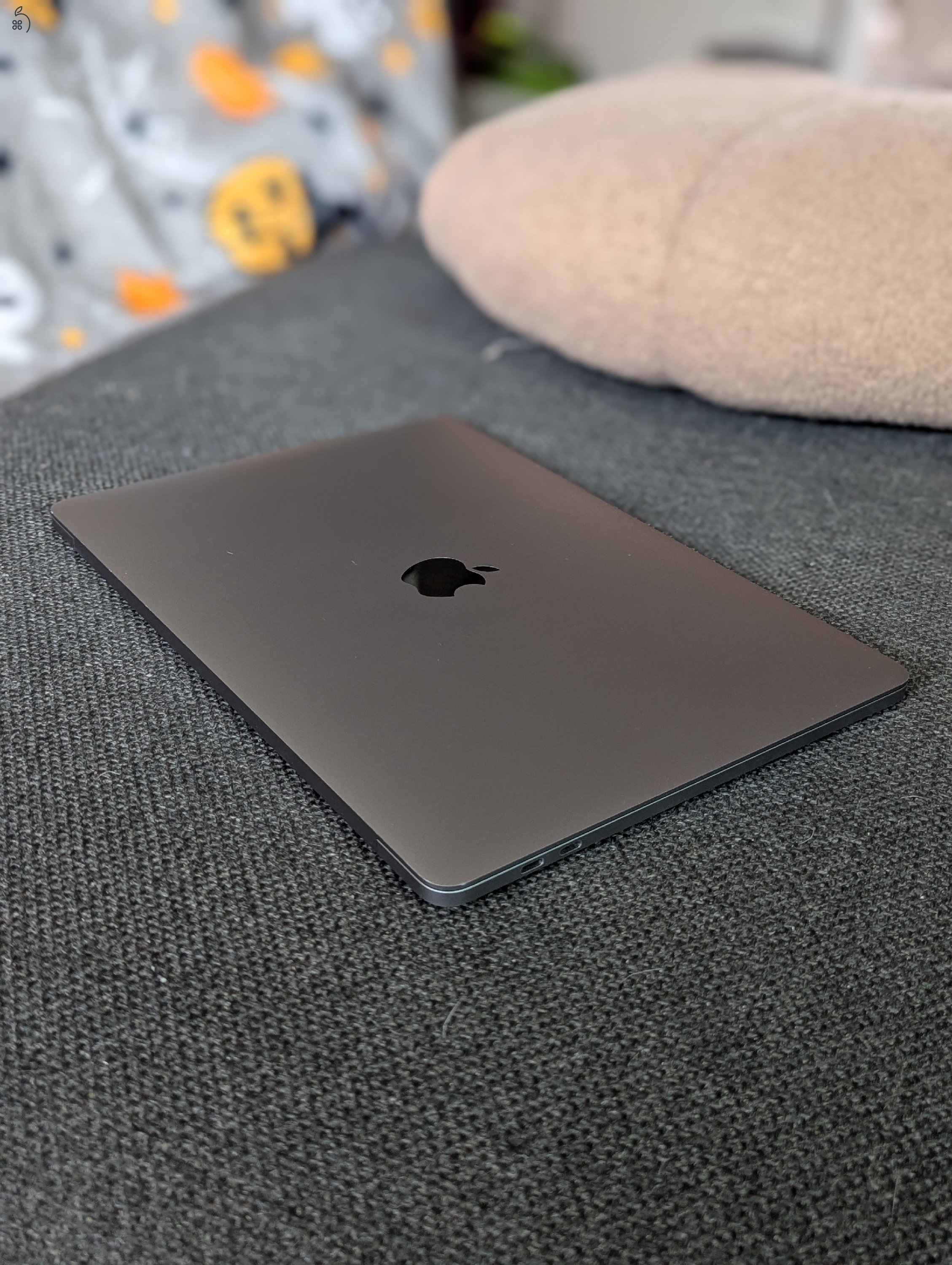 MacBook Pro M1 megkímélt állapot