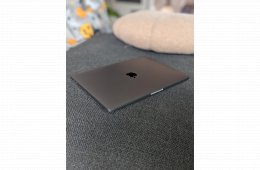 MacBook Pro M1 megkímélt állapot