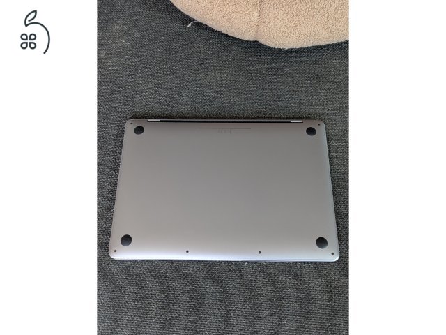 MacBook Pro M1 megkímélt állapot