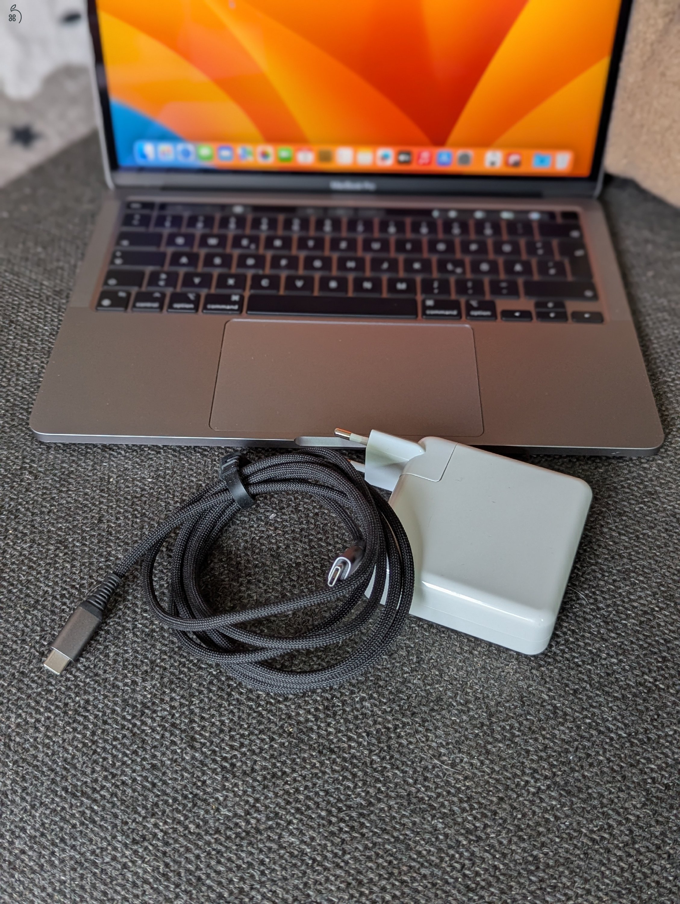 MacBook Pro M1 megkímélt állapot