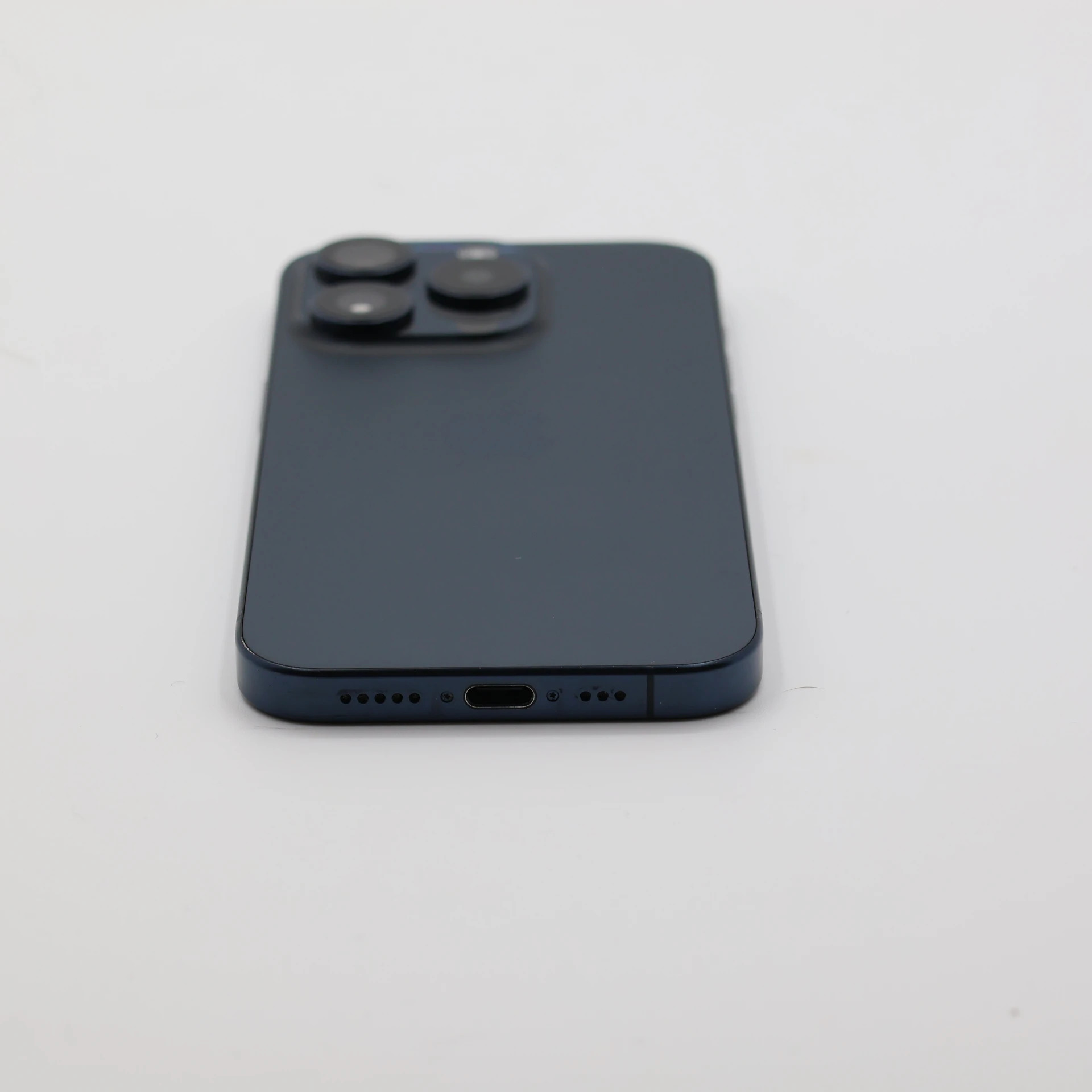 + Ajándékkal és 1 év garanciával! Felújított iPhone 15 Pro 128 GB Blue Titanium