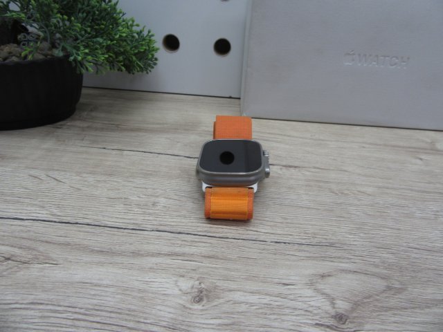 Apple Watch Ultra – Titanium Orange – 49 mm – Használt, szép állapotban – 90%-os akkukondíció – 3 hónap garanciával