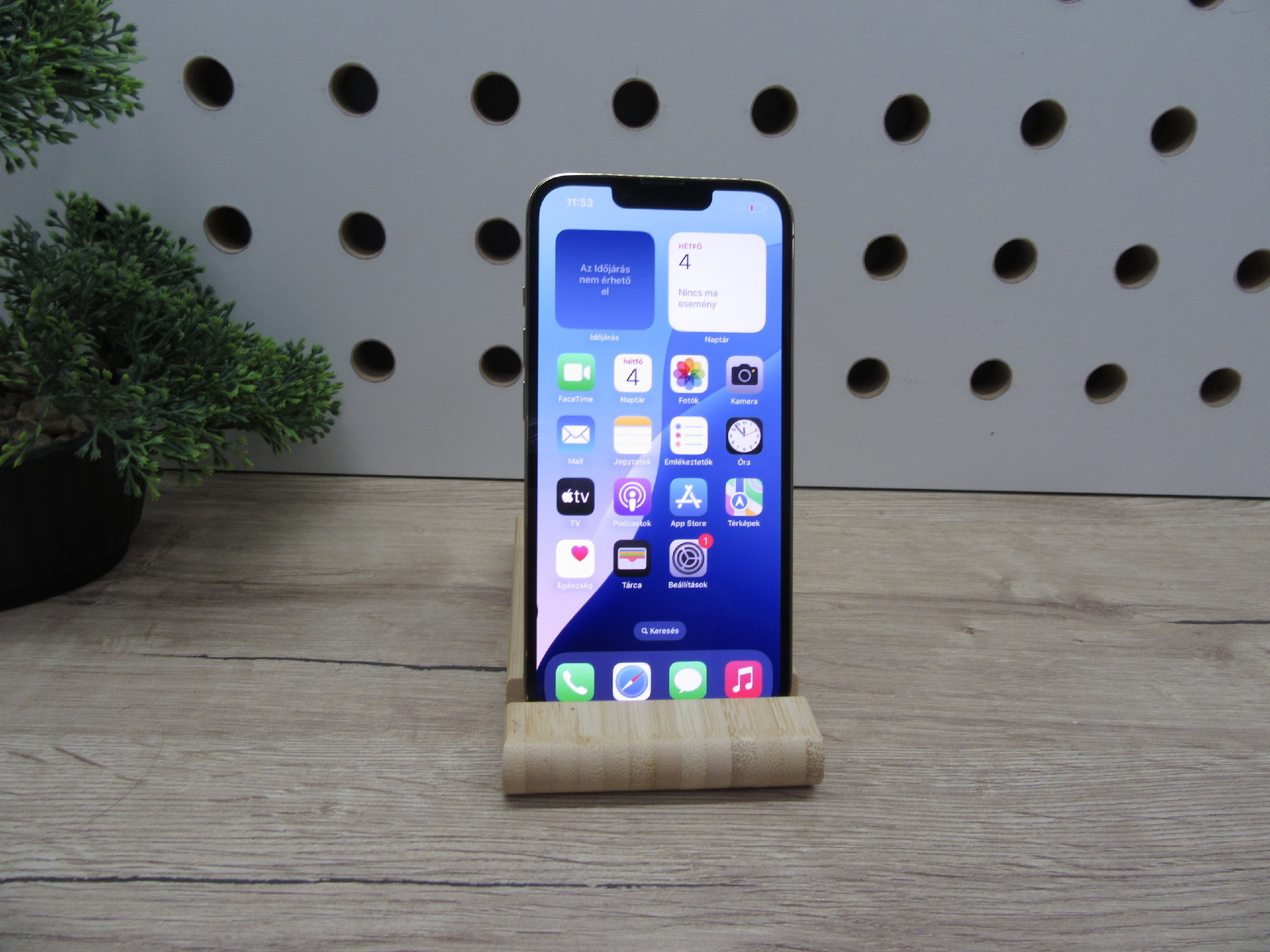 Apple iPhone 13 Pro – Arany elegancia kompromisszumok nélkül – 128 GB – Használt, karcmentes – 100%-os akkumulátor – 3 hónap garanciával