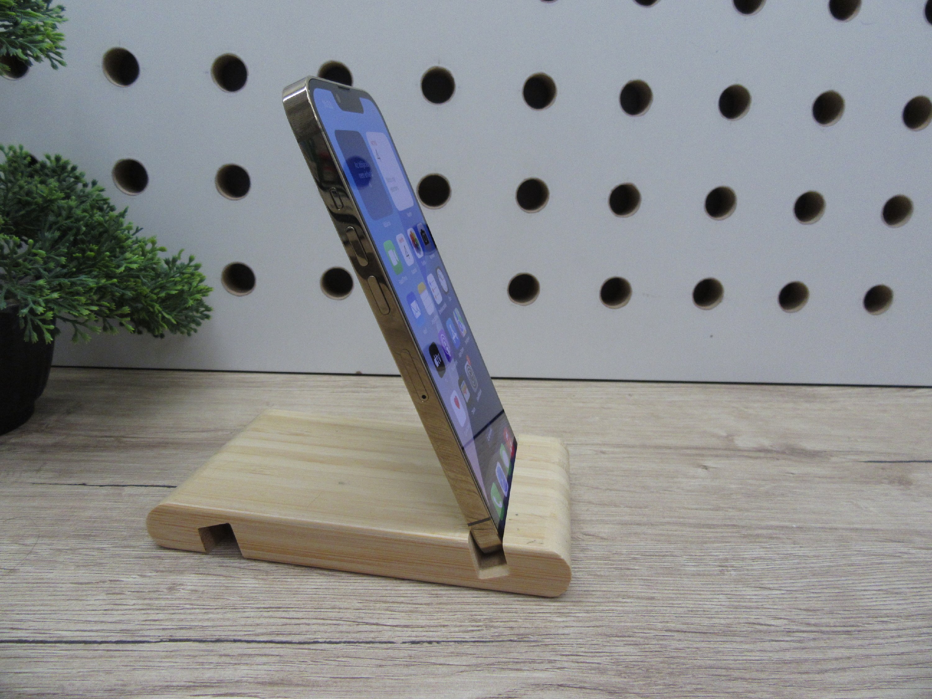 Apple iPhone 13 Pro – Arany elegancia kompromisszumok nélkül – 128 GB – Használt, karcmentes – 100%-os akkumulátor – 3 hónap garanciával