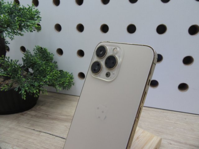 Apple iPhone 13 Pro – Arany elegancia kompromisszumok nélkül – 128 GB – Használt, karcmentes – 100%-os akkumulátor – 3 hónap garanciával