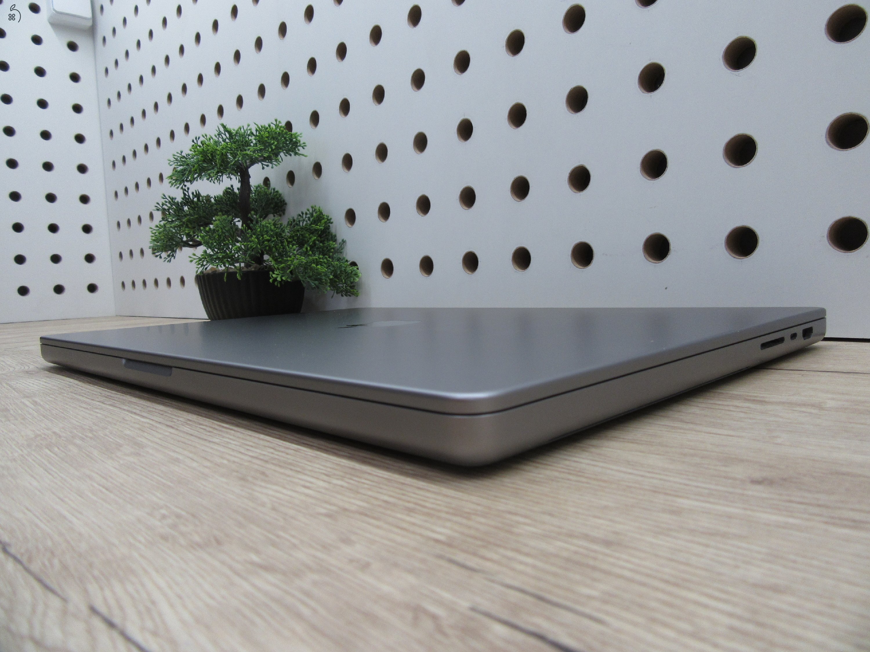 Apple Macbook 16 M1 Pro - 2021 - Használt, szép állapot - 32 Gb RAM - 500 Gb SSD - 3 hónap garancia