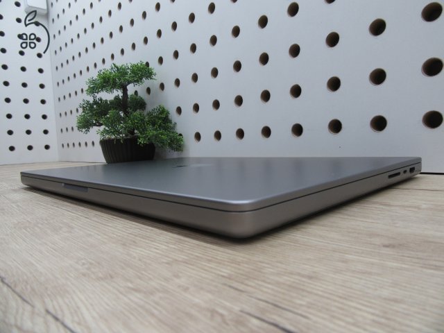 Apple Macbook 16 M1 Pro - 2021 - Használt, szép állapot - 32 Gb RAM - 500 Gb SSD - 3 hónap garancia