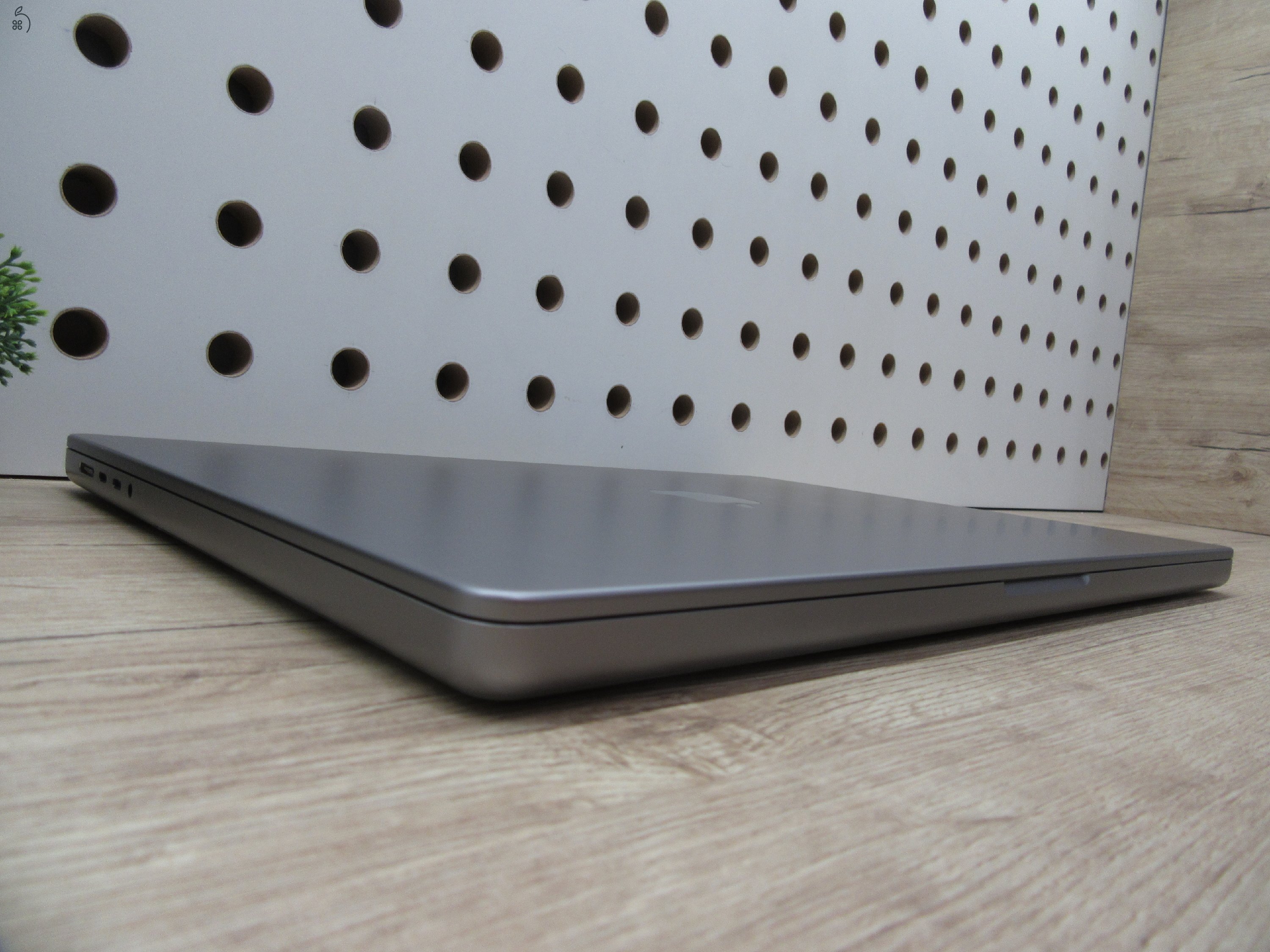 Apple Macbook 16 M1 Pro - 2021 - Használt, szép állapot - 32 Gb RAM - 500 Gb SSD - 3 hónap garancia
