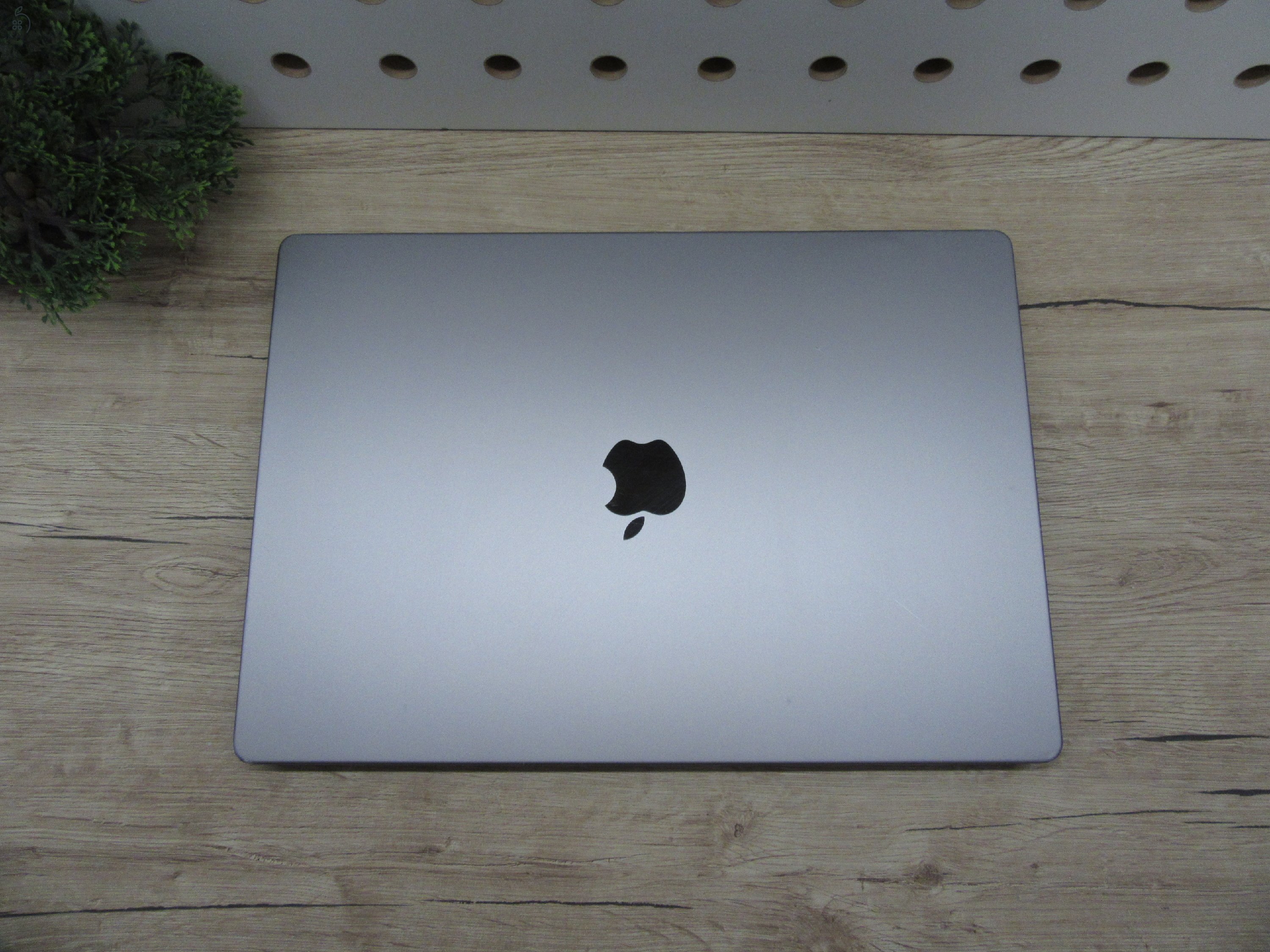  Apple Macbook 16 M1 Pro - 2021 - Használt, megímélt állapot - 32 Gb RAM - 500 Gb SSD - 3 hónap garancia 