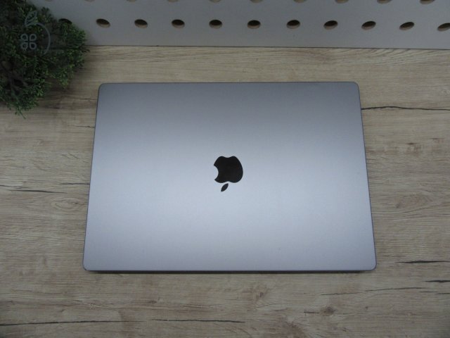  Apple Macbook 16 M1 Pro - 2021 - Használt, megímélt állapot - 32 Gb RAM - 500 Gb SSD - 3 hónap garancia 
