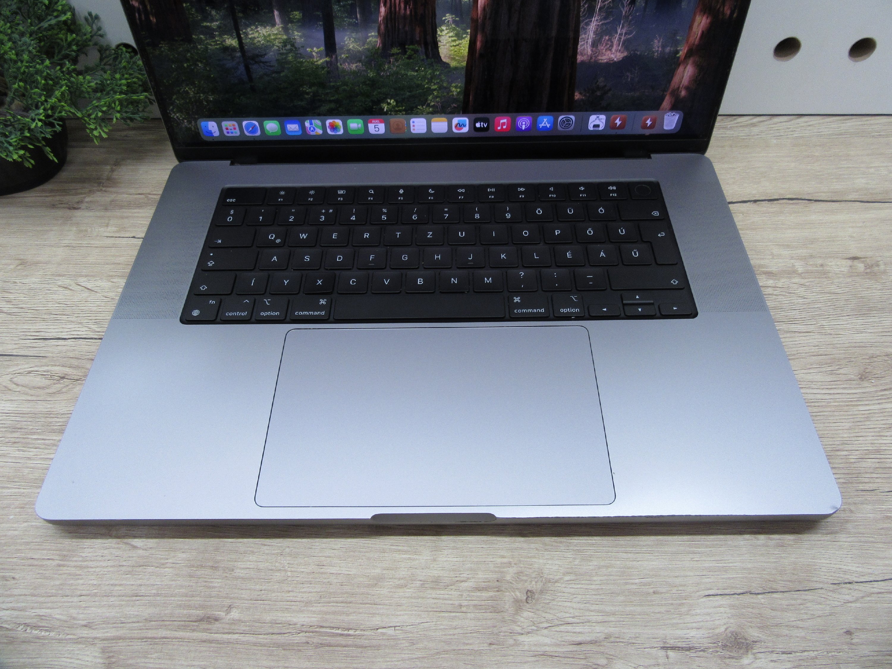  Apple Macbook 16 M1 Pro - 2021 - Használt, megímélt állapot - 32 Gb RAM - 500 Gb SSD - 3 hónap garancia 