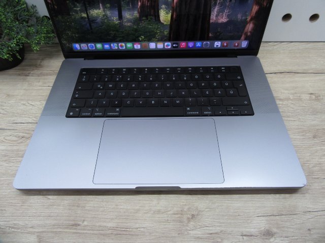  Apple Macbook 16 M1 Pro - 2021 - Használt, megímélt állapot - 32 Gb RAM - 500 Gb SSD - 3 hónap garancia 