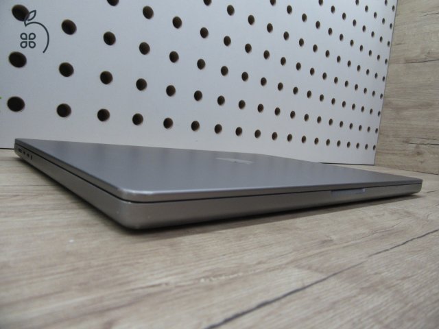  Apple Macbook 16 M1 Pro - 2021 - Használt, megímélt állapot - 32 Gb RAM - 500 Gb SSD - 3 hónap garancia 