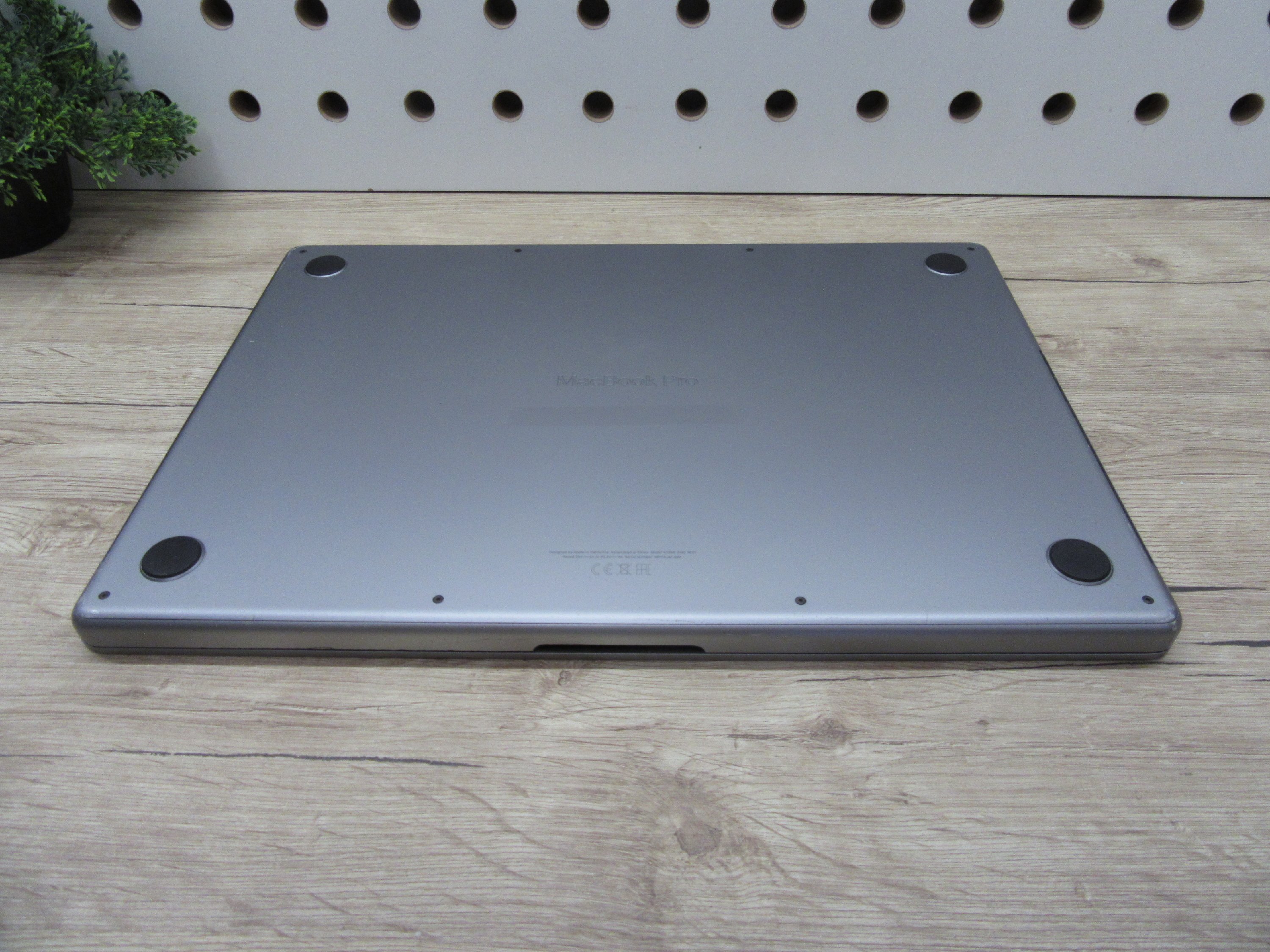  Apple Macbook 16 M1 Pro - 2021 - Használt, megímélt állapot - 32 Gb RAM - 500 Gb SSD - 3 hónap garancia 