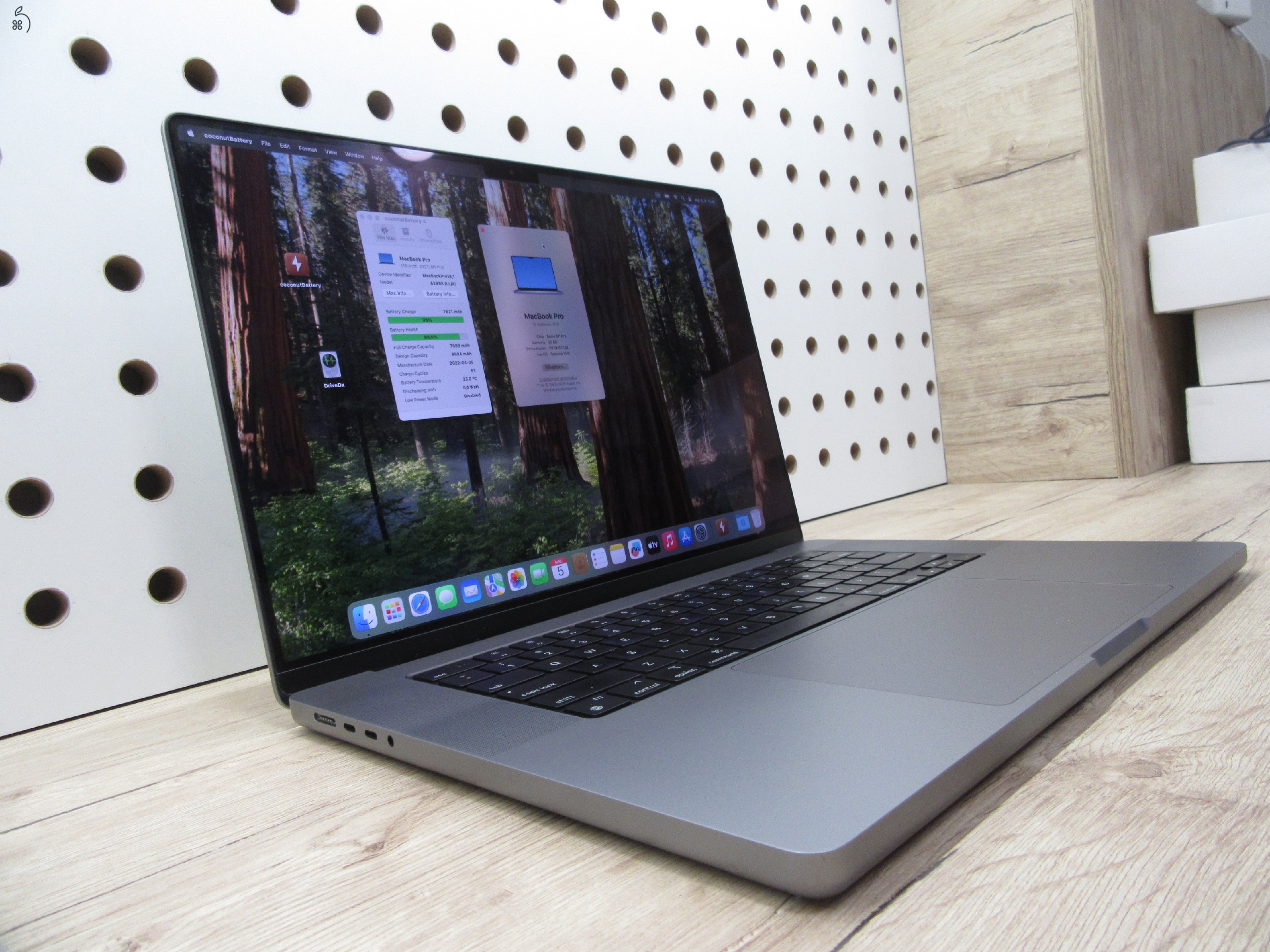  Apple Macbook 16 M1 Pro - 2021 - Használt, szép állapot - 32 Gb RAM - 500 Gb SSD - 3 hónap garancia - USA bill