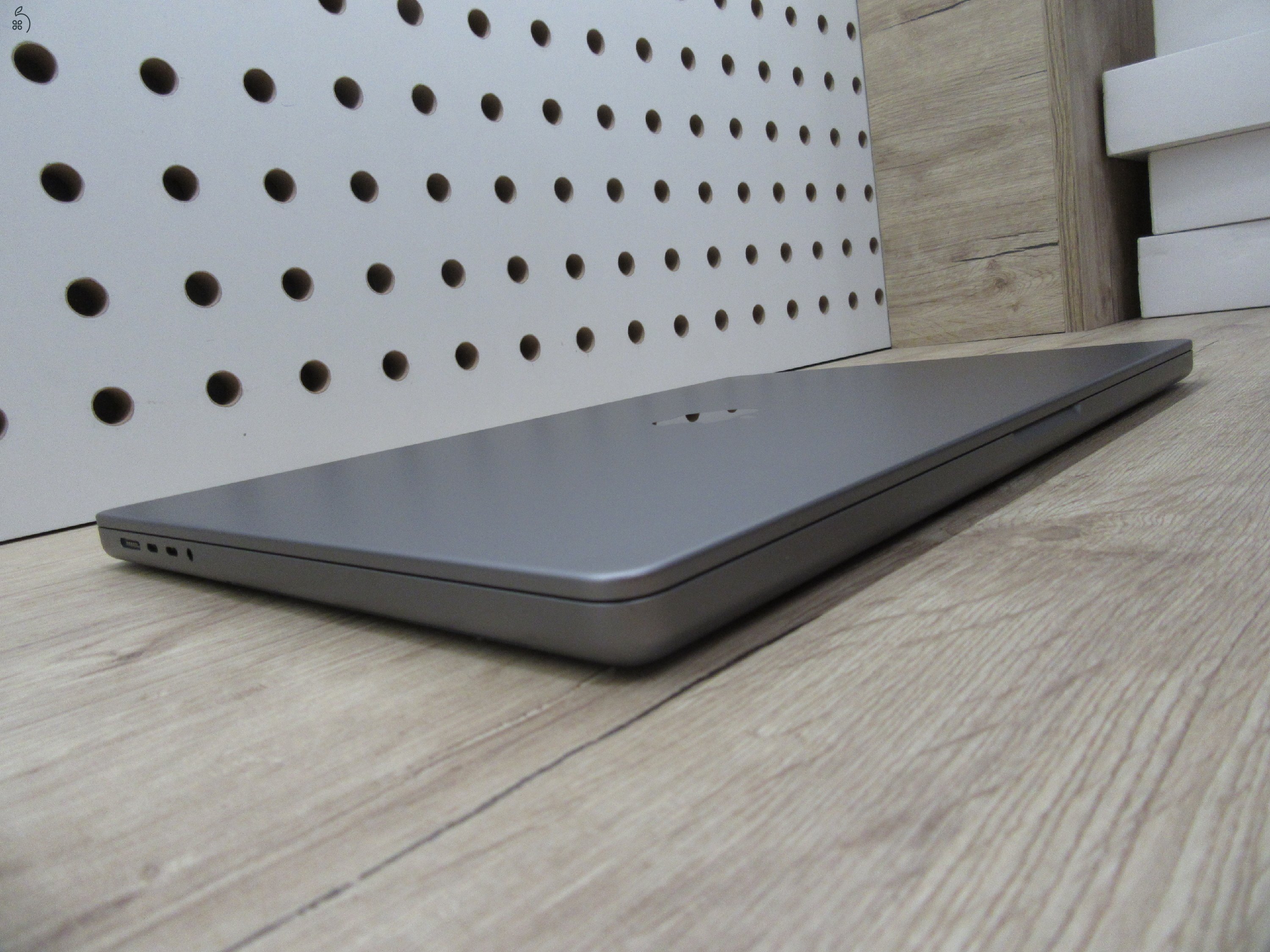  Apple Macbook 16 M1 Pro - 2021 - Használt, szép állapot - 32 Gb RAM - 500 Gb SSD - 3 hónap garancia - USA bill
