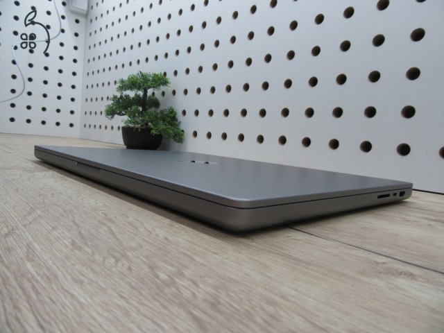  Apple Macbook 16 M1 Pro - 2021 - Használt, szép állapot - 32 Gb RAM - 500 Gb SSD - 3 hónap garancia - USA bill