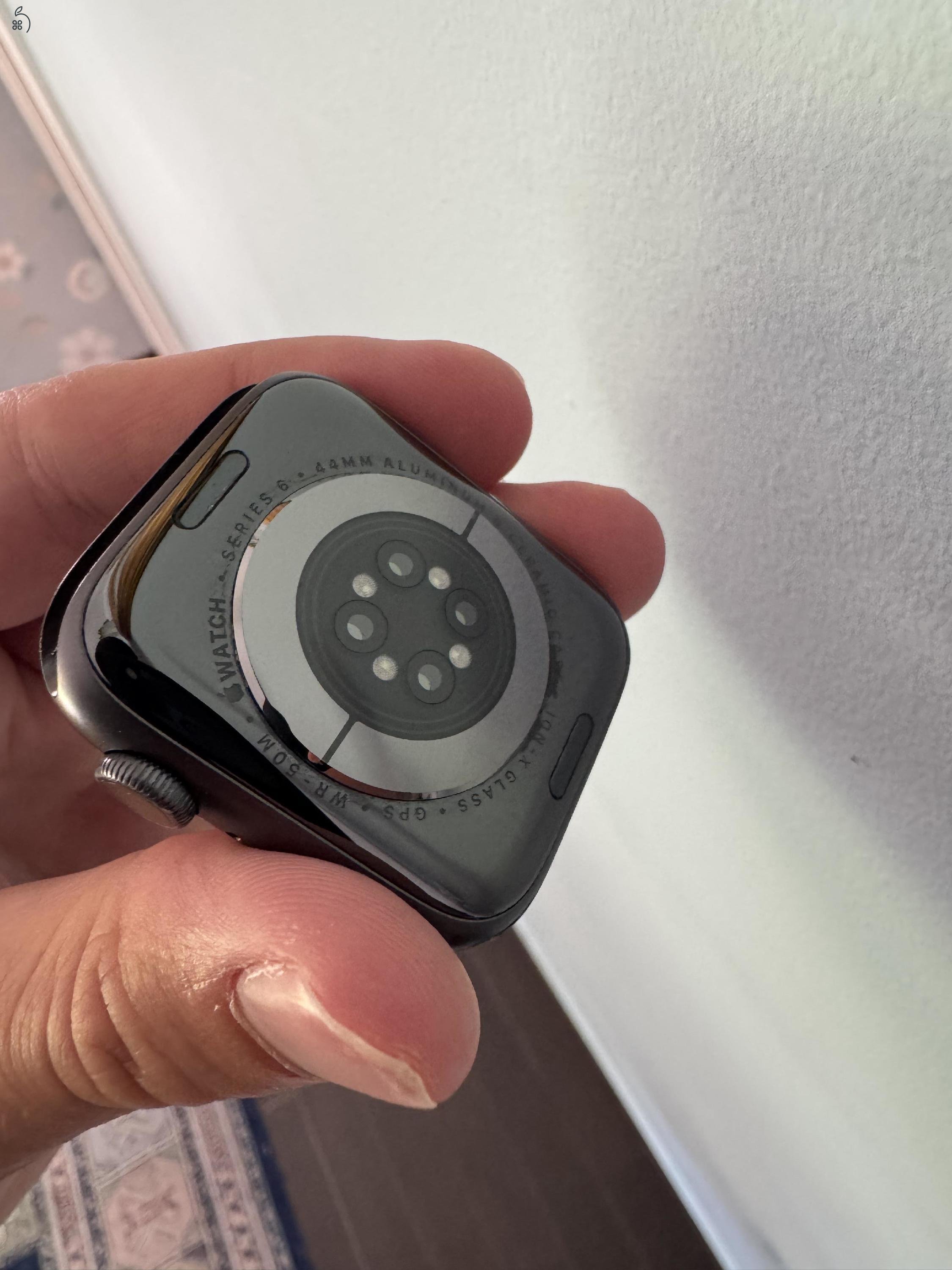 Apple watch series 6 bontattlan gyári töltővel