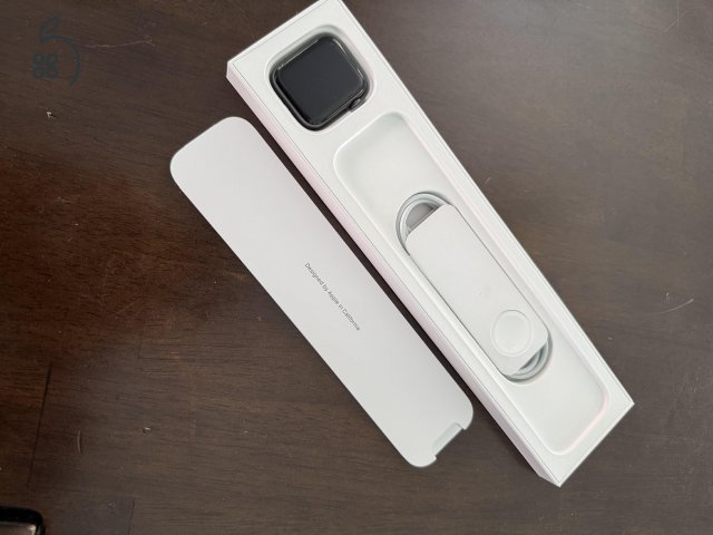 Apple watch series 6 bontattlan gyári töltővel