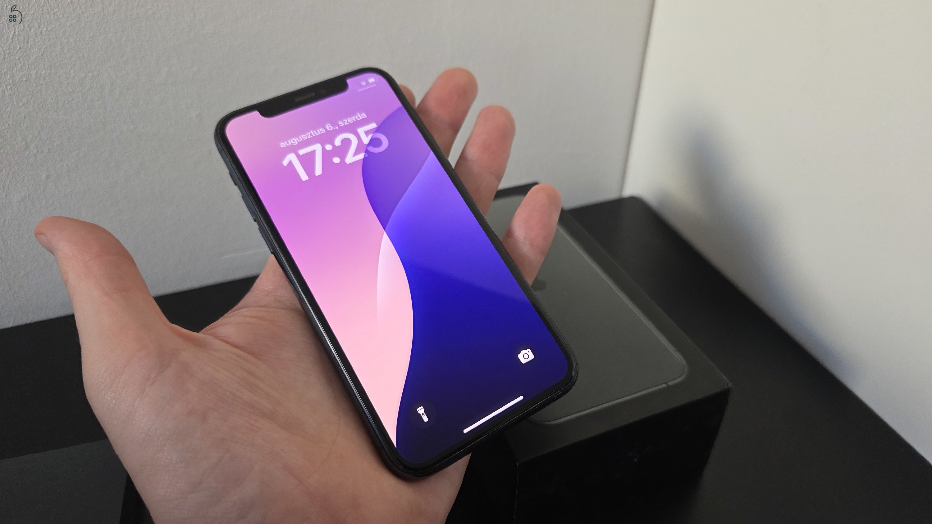Eladó egy iPhone 11 Pro 64Gb model, kijelző + akksicserélt