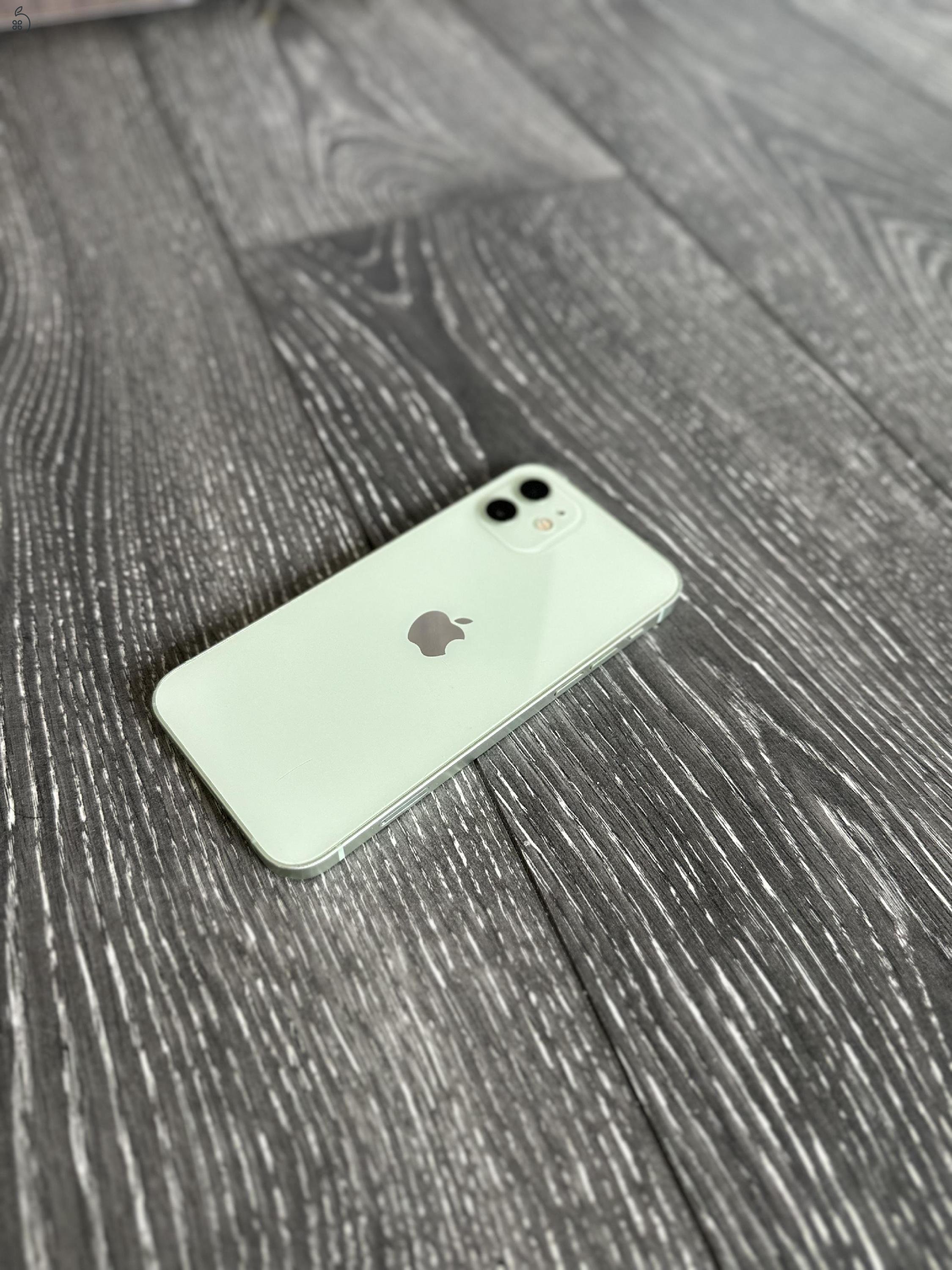 Eladó Iphone 12 / 64 Gb / Kártyafüggetlen / 85% aksi.