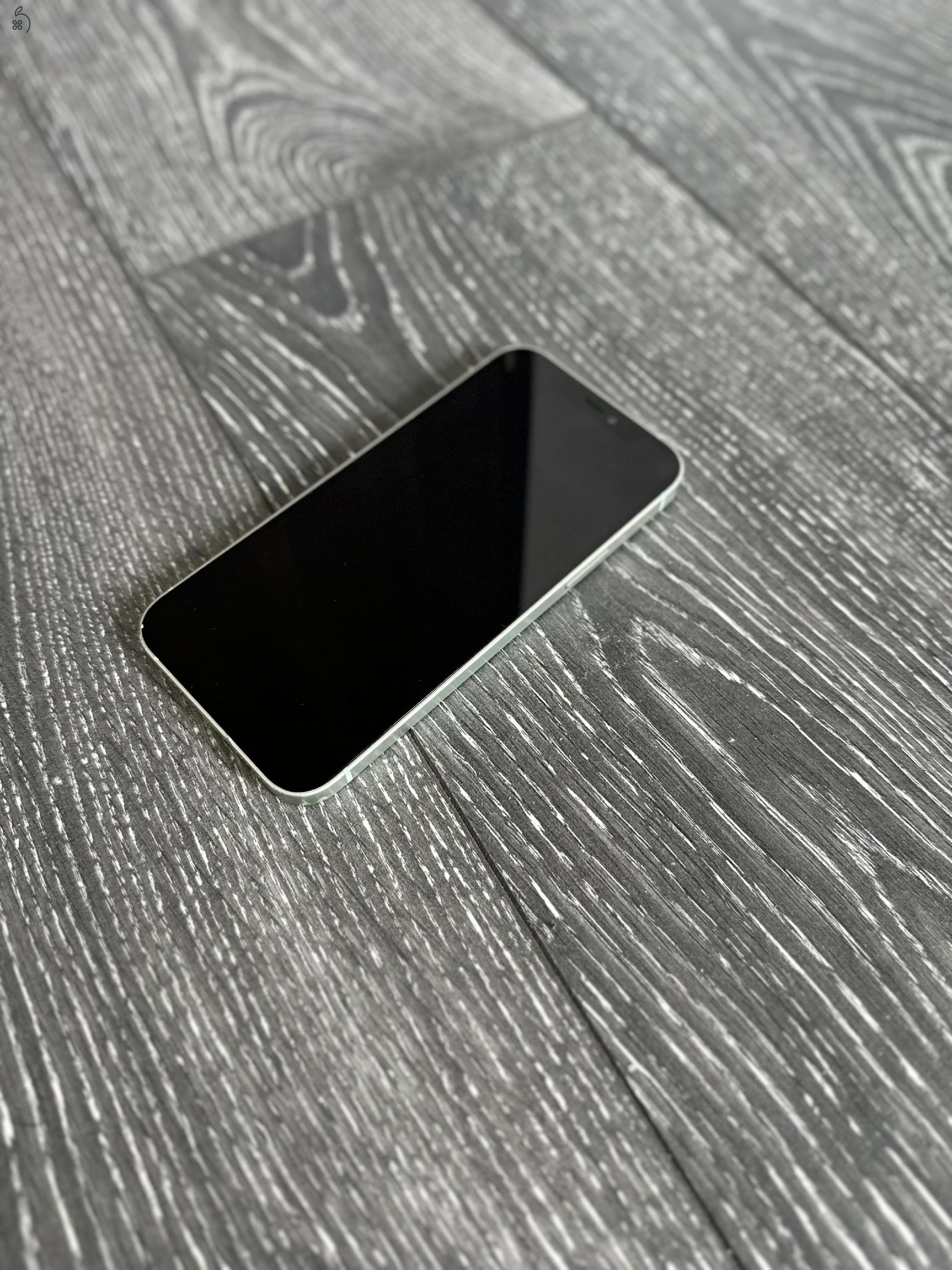 Eladó Iphone 12 / 64 Gb / Kártyafüggetlen / 85% aksi.