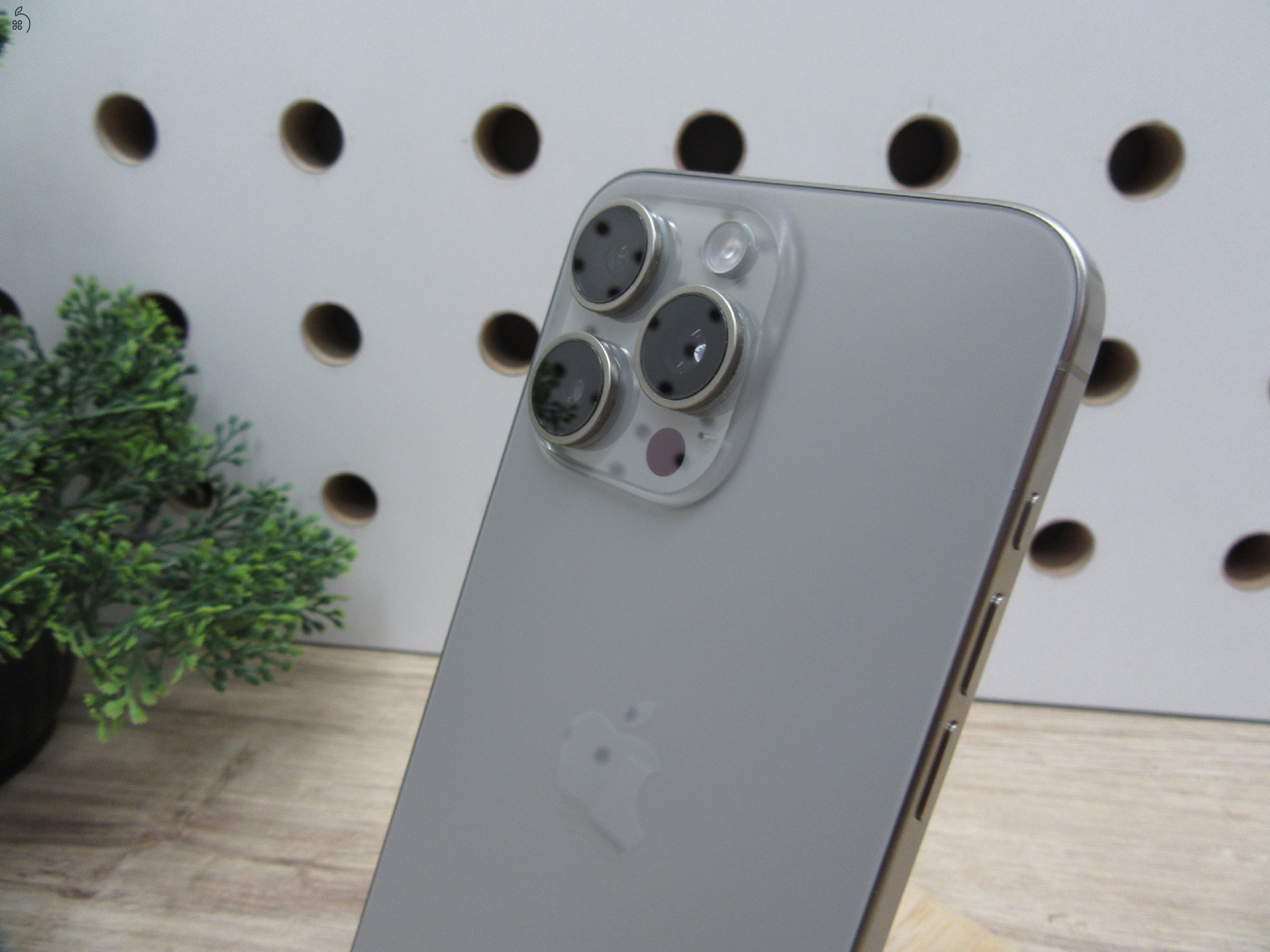 Apple iPhone 15 Pro Max – Brutál dizájn, hatalmas teljesítmény! – 256 GB – Használt, karcmentes – 3 hónap garanciával