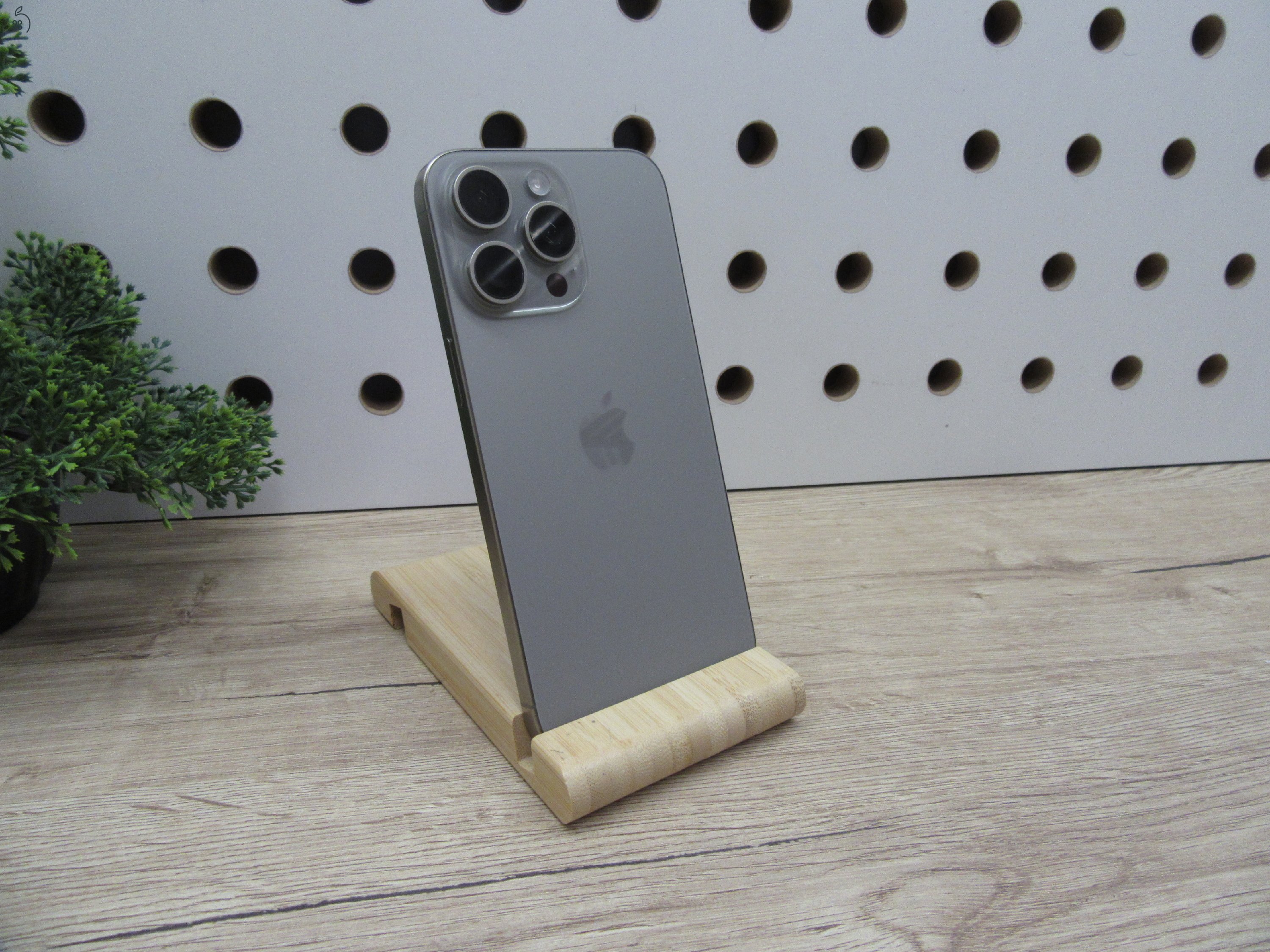 Apple iPhone 15 Pro Max – Brutál dizájn, hatalmas teljesítmény! – 256 GB – Használt, karcmentes – 3 hónap garanciával