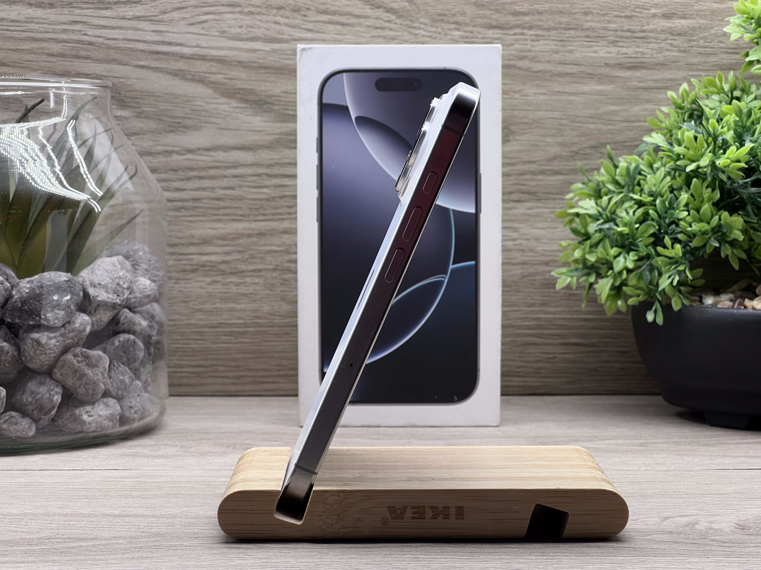 Hibátlan iPhone 16 Pro White Titanium 256GB 2 ÉV Garanciával Számlával Aksi 100%