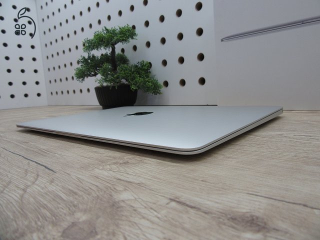 Apple MacBook 12” Retina – Ultravékony, könnyű és elegáns – Használt, karcmentes – 3 hónap garanciával