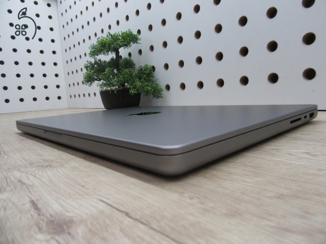 Apple MacBook Pro 14” M1 Pro – Villámgyors processzor, prémium kijelző – 16 GB RAM / 500 GB SSD – Használt, karcmentes – 3 hónap garanciával