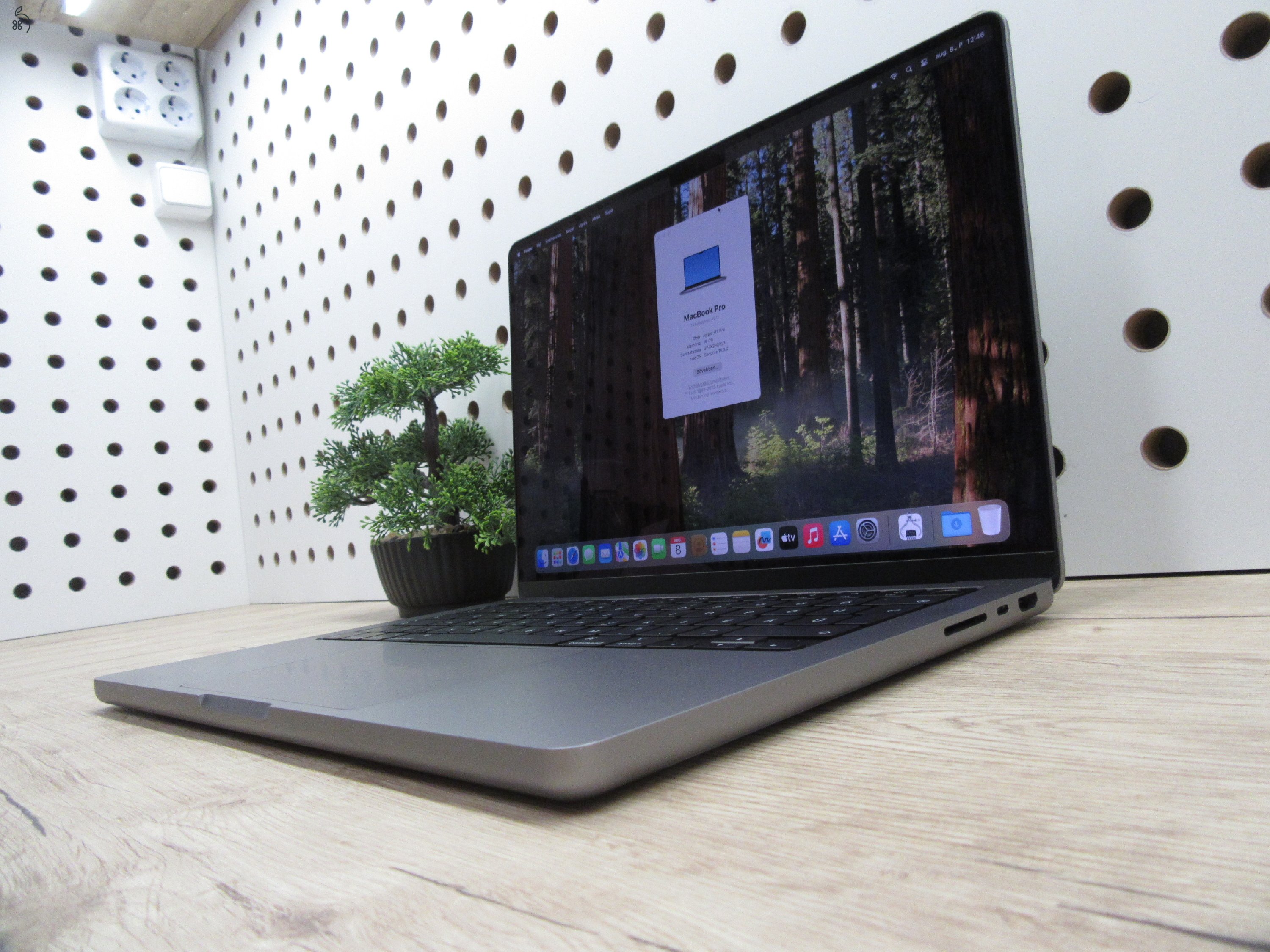Apple MacBook Pro 14” M1 Pro – Villámgyors processzor, prémium kijelző – 16 GB RAM / 500 GB SSD – Használt, karcmentes – 3 hónap garanciával