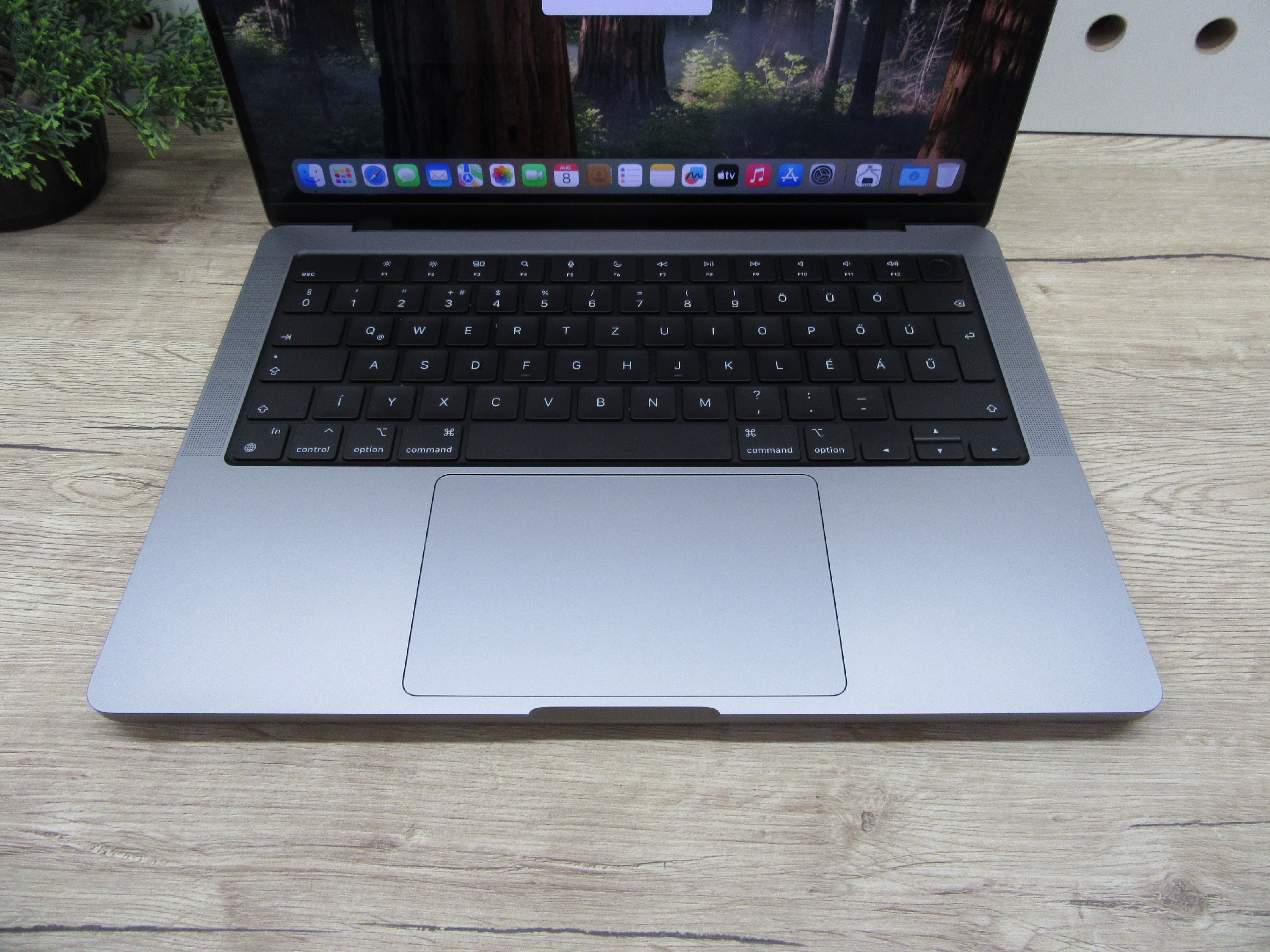 Apple MacBook Pro 14” M1 Pro – Villámgyors processzor, prémium kijelző – 16 GB RAM / 500 GB SSD – Használt, karcmentes – 3 hónap garanciával