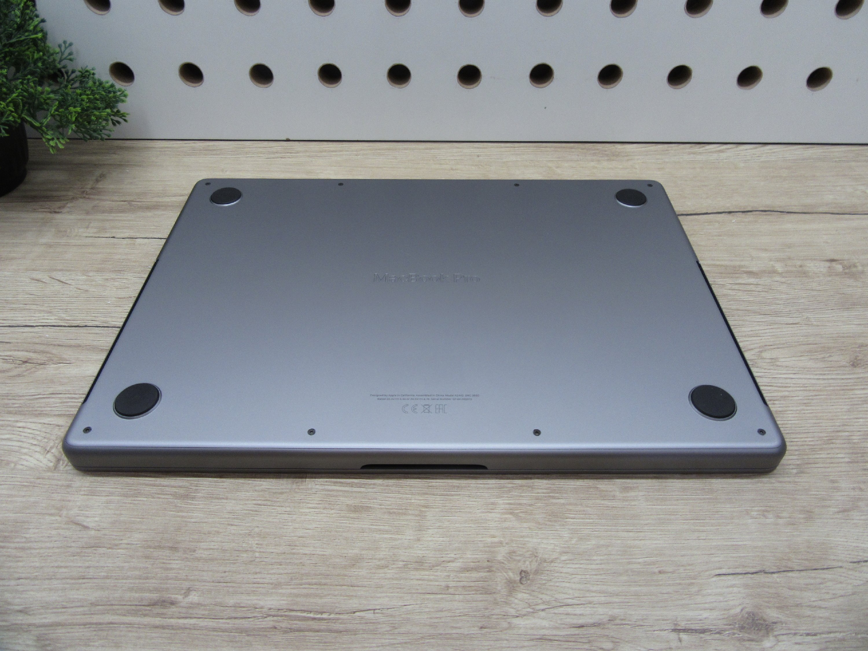 Apple MacBook Pro 14” M1 Pro – Villámgyors processzor, prémium kijelző – 16 GB RAM / 500 GB SSD – Használt, karcmentes – 3 hónap garanciával
