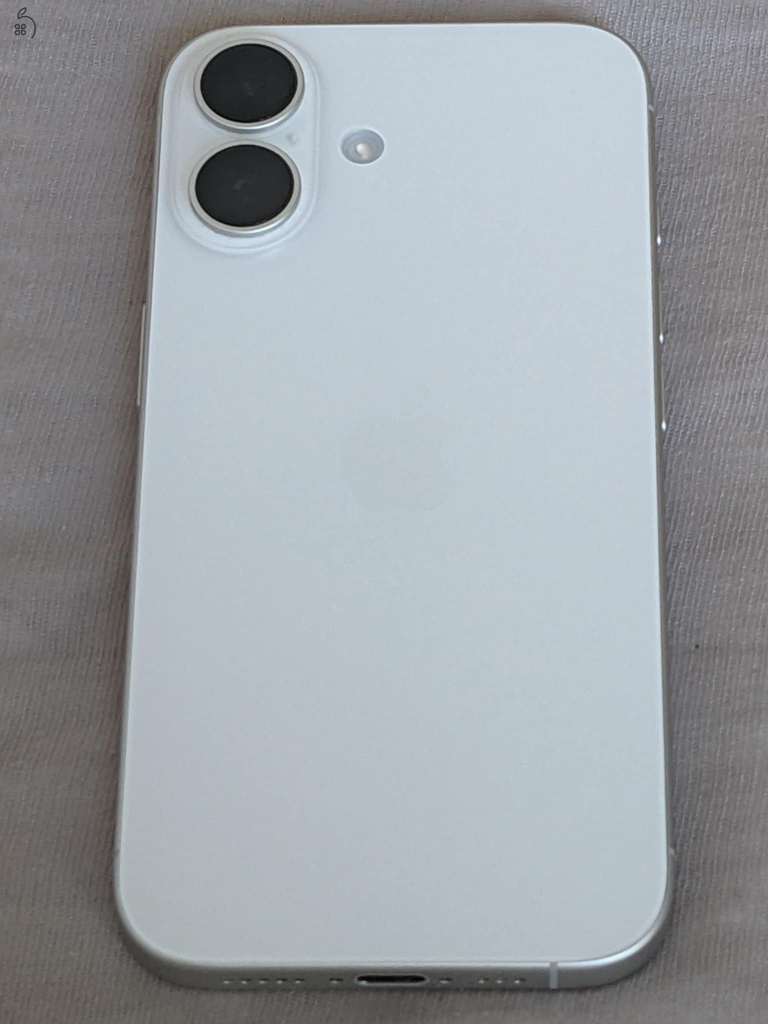 Hibátlan állapotú Iphone 16 eladó, fehér, 128 gb, akku 100%