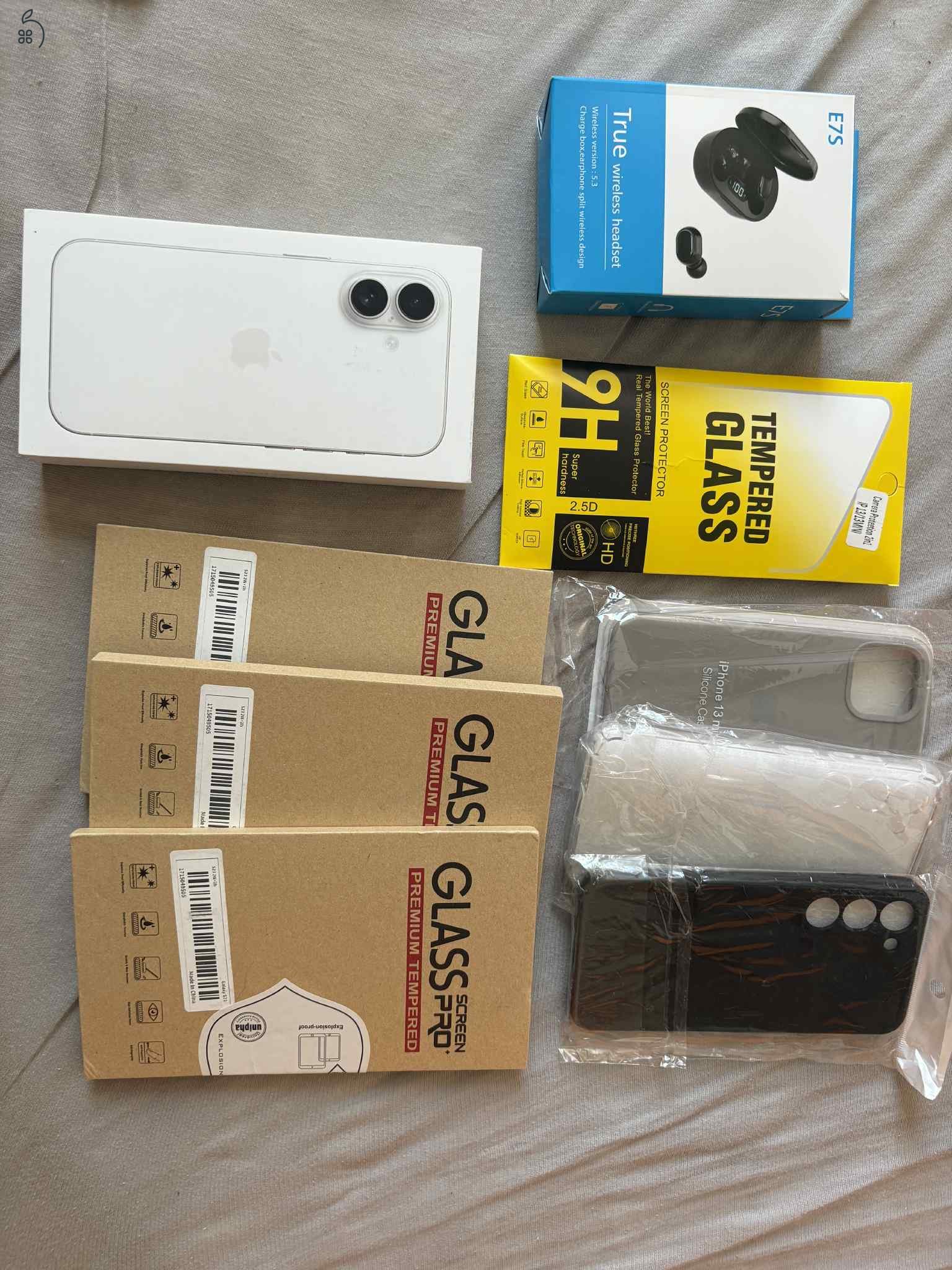 Hibátlan állapotú Iphone 16 eladó, fehér, 128 gb, akku 100%