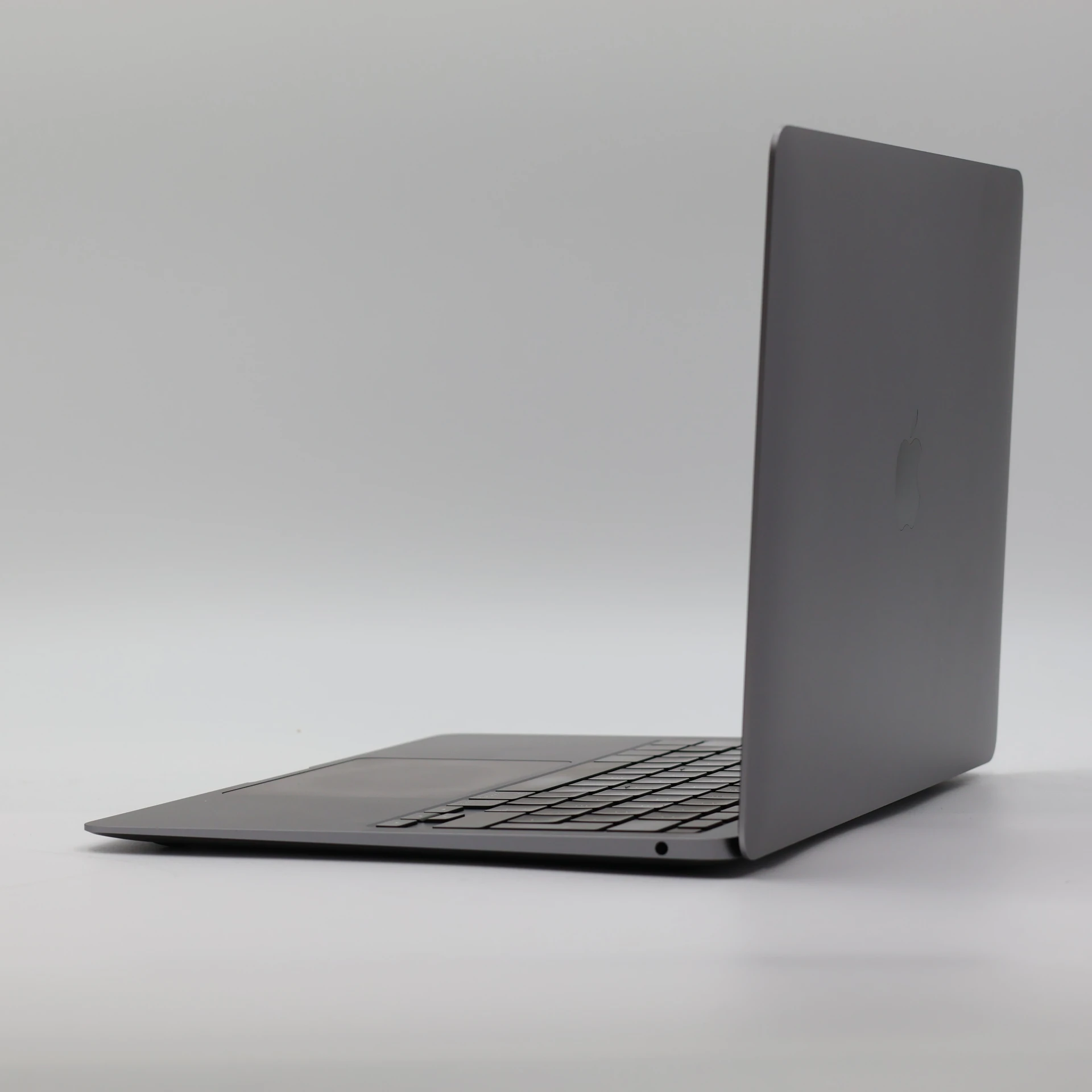 1 év garanciával! Felújított Apple Macbook AIR M1 2020 256 GB Space Gray