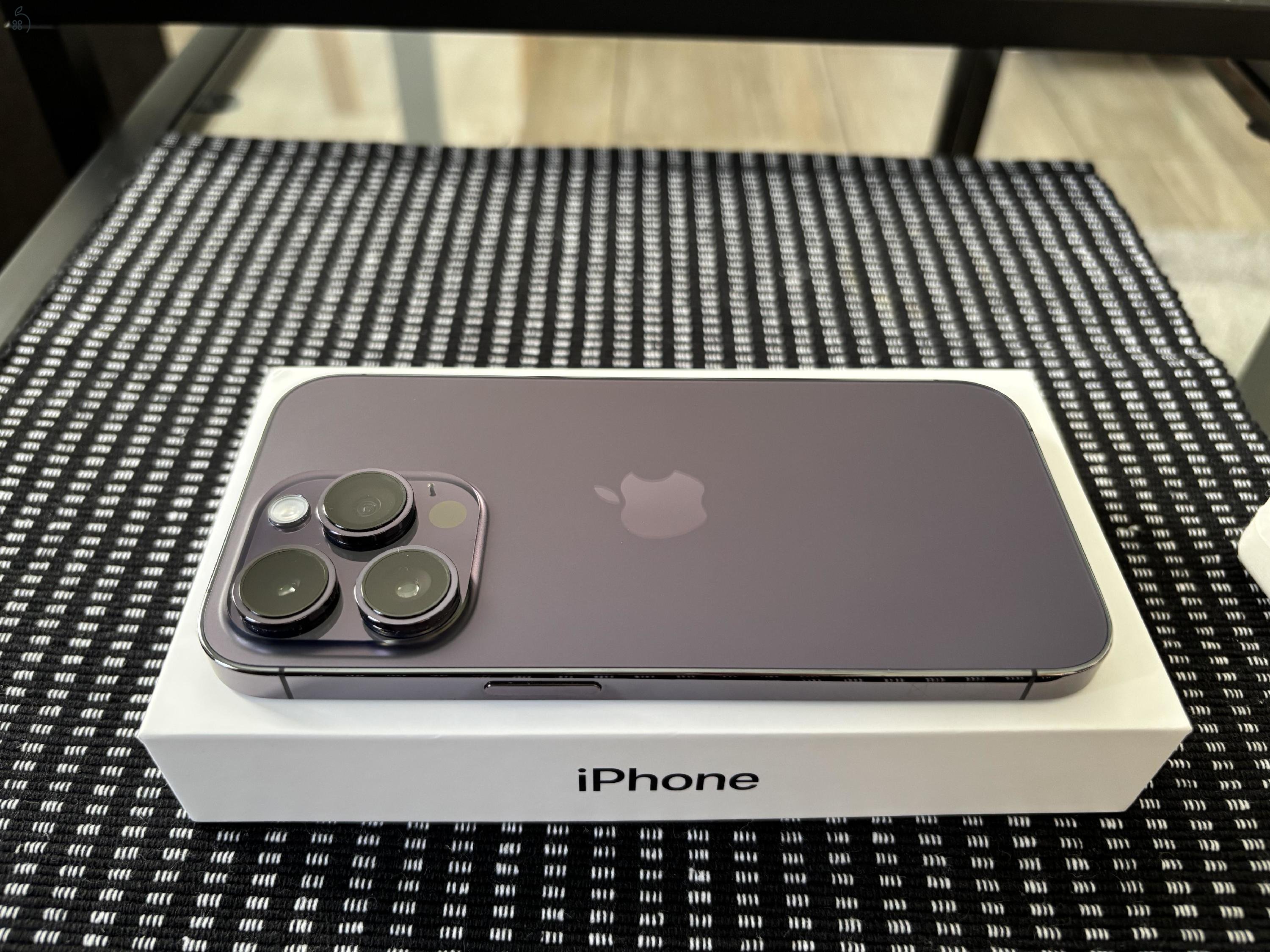iPhone 14 Pro 128 GB (mélylila) - Garanciával és Pitaka tokkal
