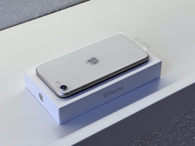 Hibátlan iPhone SE2022 Starlight 64GB 2 ÉV Garanciával Számlával Aksi 100%
