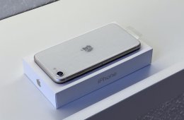 Hibátlan iPhone SE2022 Starlight 64GB 2 ÉV Garanciával Számlával Aksi 100%