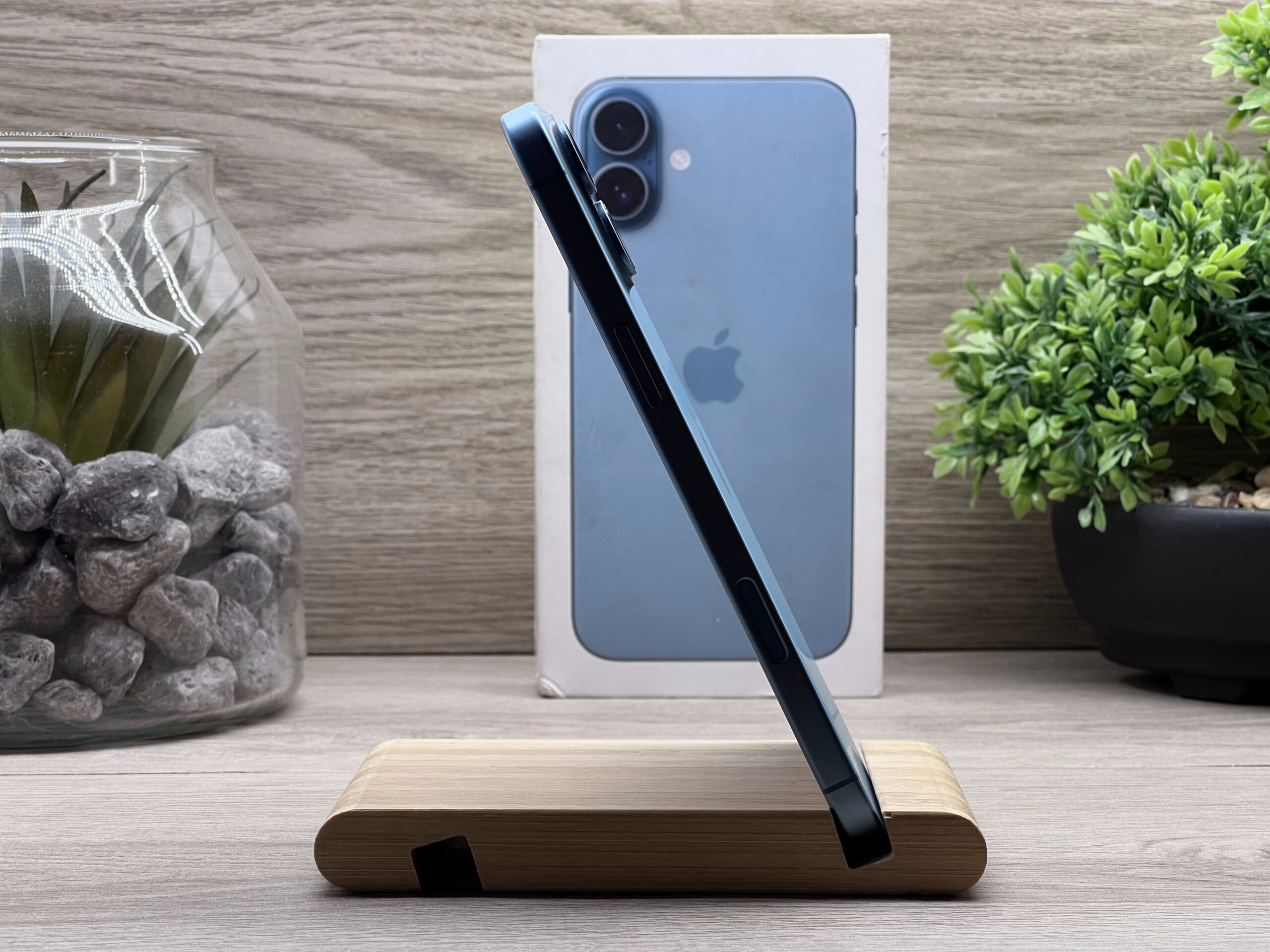Hibátlan iPhone 16 Plus Teal 128GB 2 ÉV Garanciával Számlával Aksi 100%