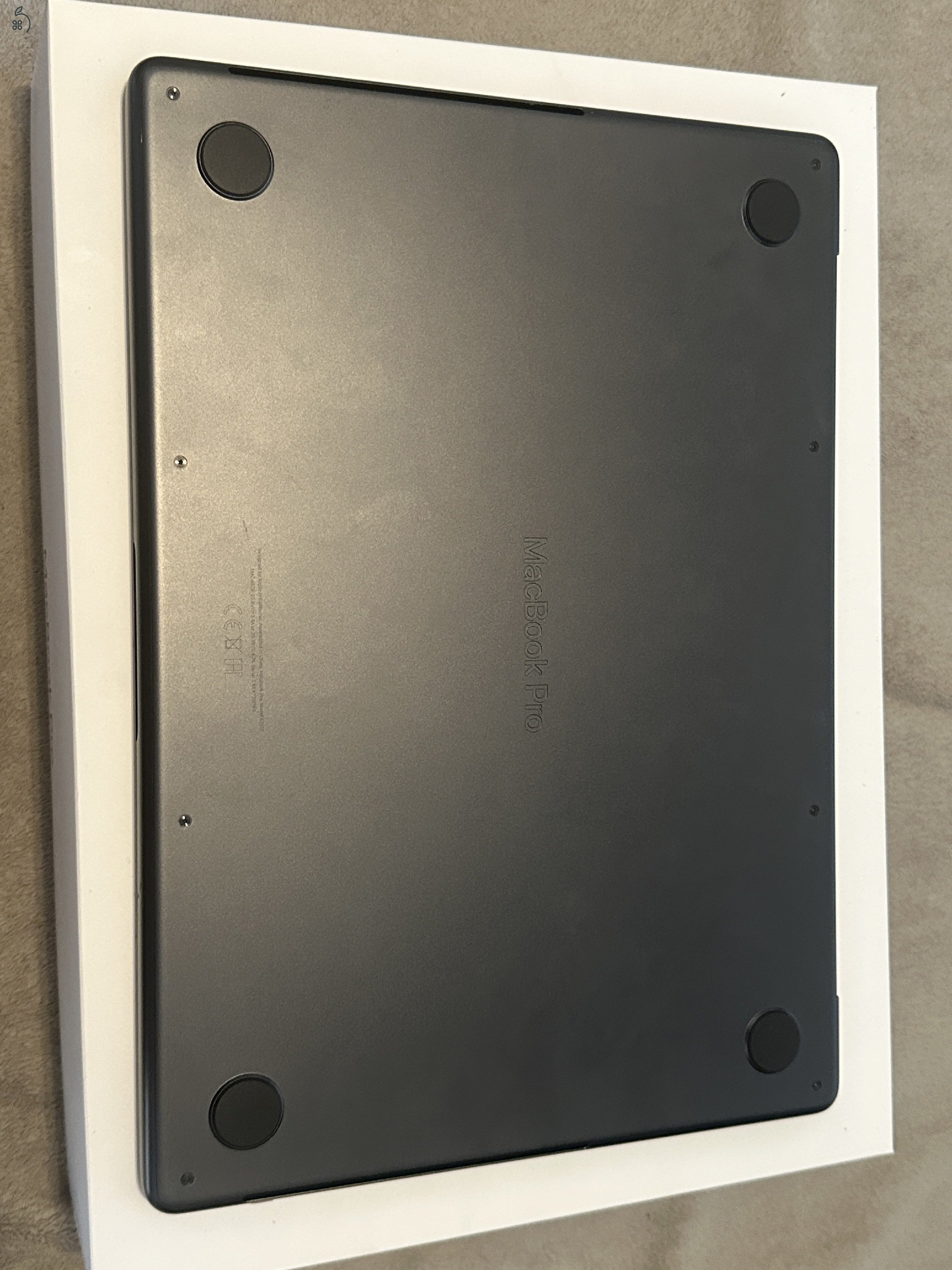 Eladó MacBook Pro M4 – 16GB RAM, 512GB SSD, Space Black