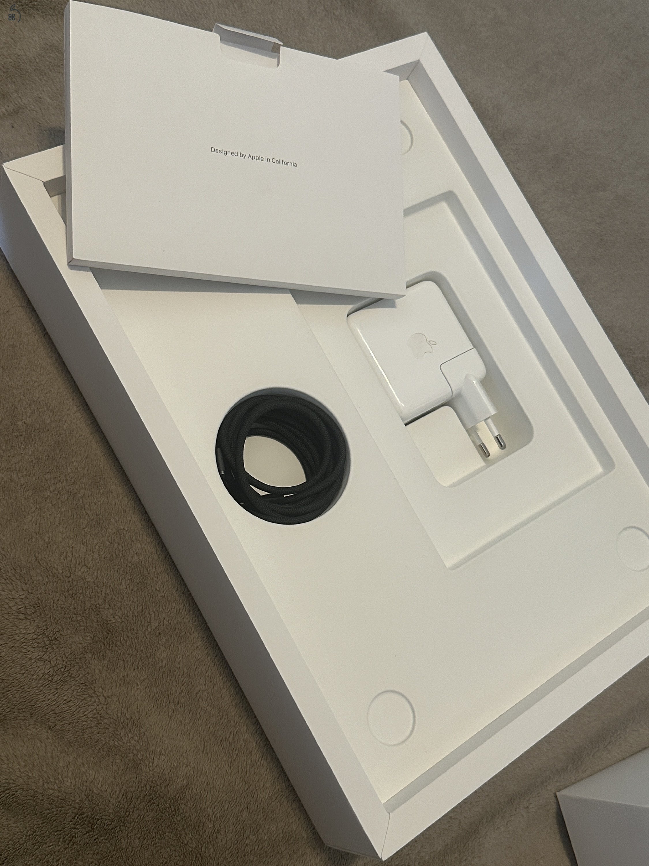 Eladó MacBook Pro M4 – 16GB RAM, 512GB SSD, Space Black